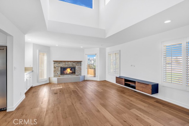 Living Room W/Fireplace