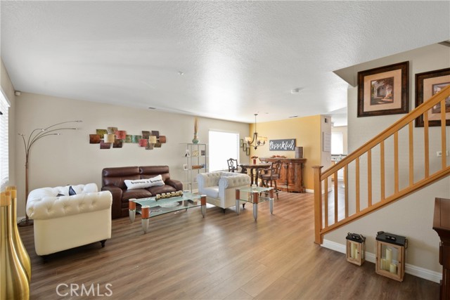 Detail Gallery Image 3 of 24 For 17049 La Vesu Rd., Fontana,  CA 92337 - 4 Beds | 2/1 Baths