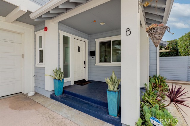 Detail Gallery Image 2 of 42 For 1924 Ruhland Ave #B,  Redondo Beach,  CA 90278 - 3 Beds | 2/1 Baths