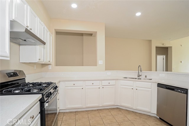 Detail Gallery Image 6 of 16 For 2736 Garnet Ln, Lancaster,  CA 93535 - 5 Beds | 2 Baths