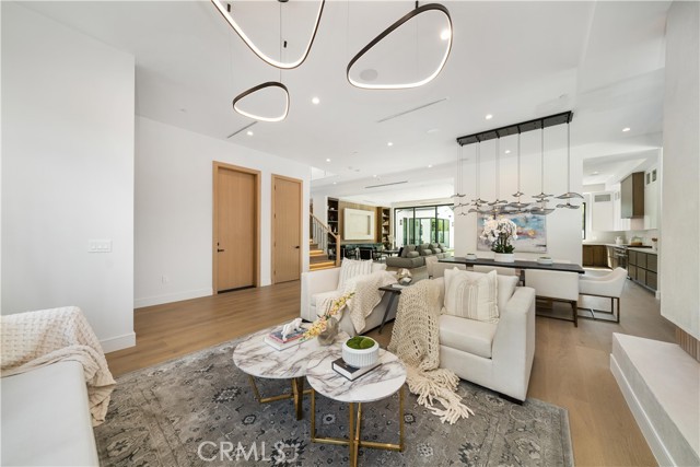 Detail Gallery Image 12 of 29 For 4919 Mammoth Ave, Sherman Oaks,  CA 91423 - 5 Beds | 6/1 Baths