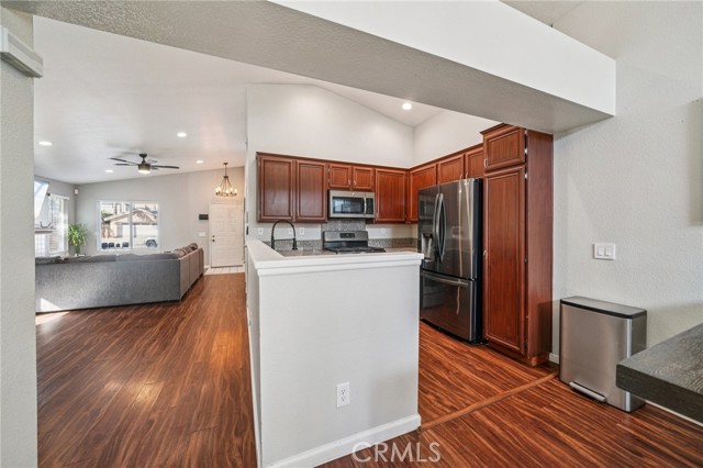 Detail Gallery Image 14 of 57 For 10374 Crossing Green, Moreno Valley,  CA 92557 - 3 Beds | 2 Baths