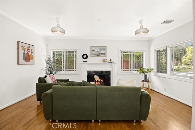 Detail Gallery Image 11 of 29 For 1058 E Claremont St, Pasadena,  CA 91104 - 2 Beds | 2 Baths