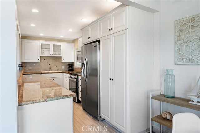 Detail Gallery Image 15 of 54 For 1003 Seal Way, Seal Beach,  CA 90740 - 6 Beds | 4 Baths