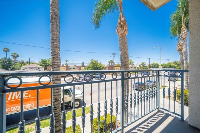 13941 Sherman Way, Van Nuys CA: https://media.crmls.org/medias/56f401a5-ecbc-4249-98ba-d5514614daed.jpg