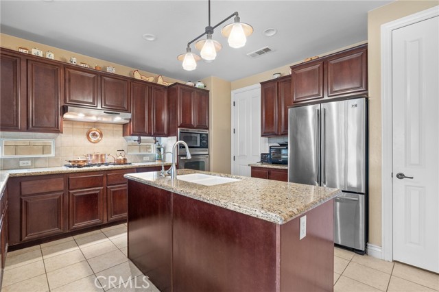 5206 Village Green Lane, Bakersfield CA: https://media.crmls.org/medias/56f40e7d-8171-4135-8ae1-c5a09df96255.jpg