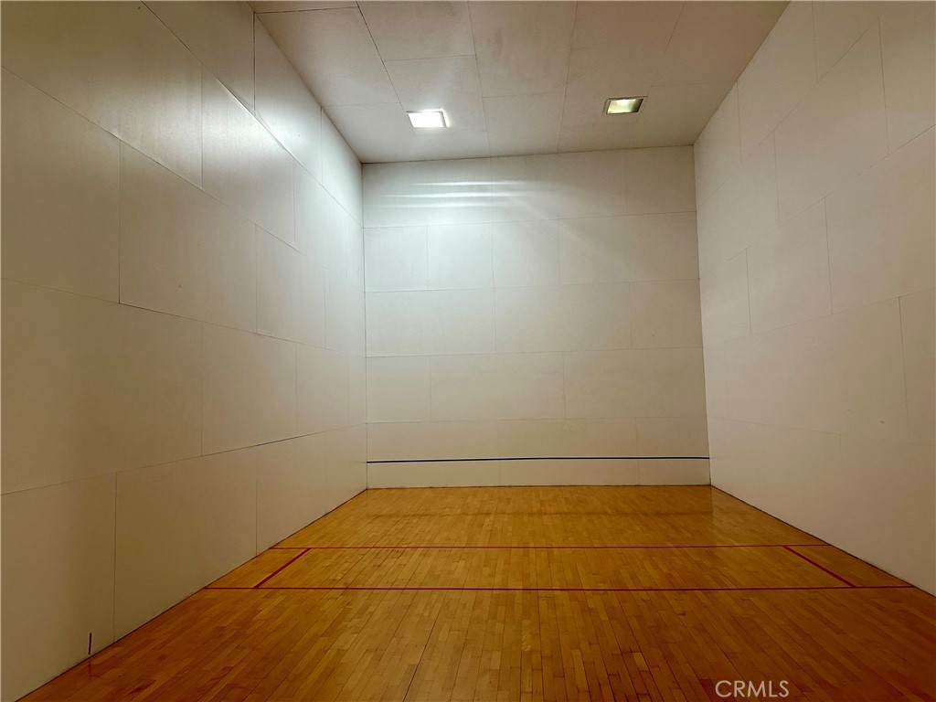 https://media.crmls.org/medias/56f477b9-5c04-4136-b213-829a1cf83ba8.jpg?preset=X-Large