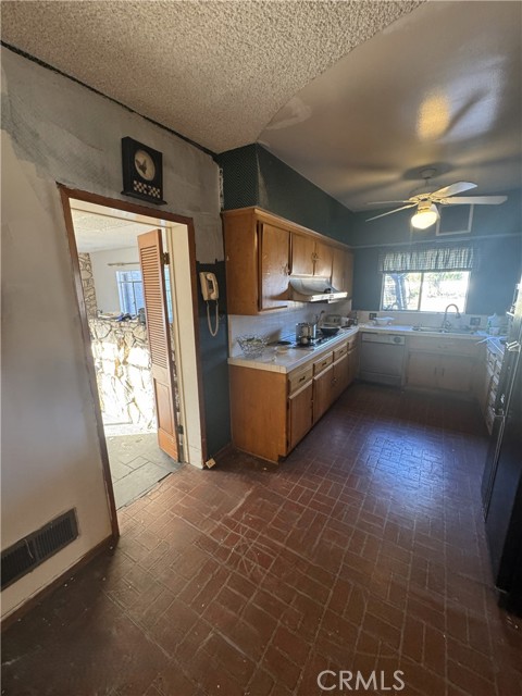 Detail Gallery Image 17 of 24 For 17545 Community Street, Northridge,  CA 91325 - 3 Beds | 2 Baths