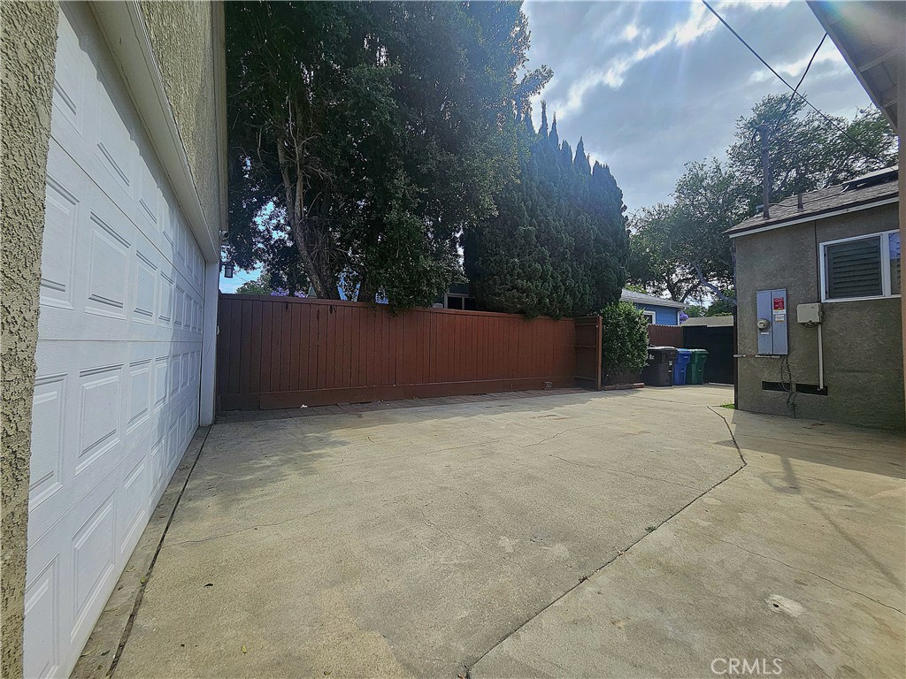 https://media.crmls.org/medias/56f4f679-97fa-47ba-b45f-382cc3900eb6.jpg?preset=X-Large