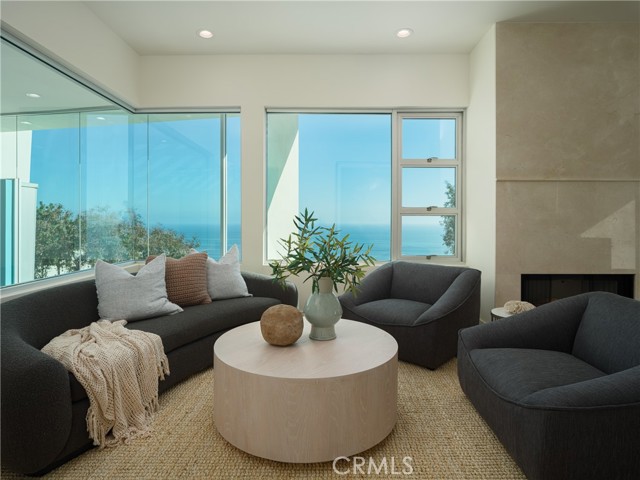 Detail Gallery Image 18 of 32 For 468 Ashton Dr, Laguna Beach,  CA 92651 - 4 Beds | 4/1 Baths