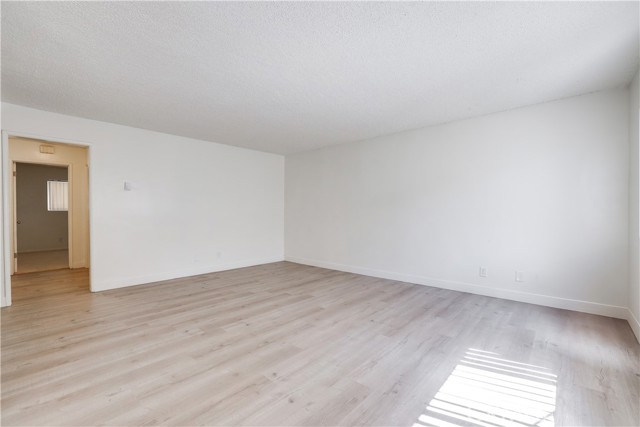 Detail Gallery Image 9 of 21 For 3440 Elm Ave #5,  Long Beach,  CA 90807 - 28 Beds | 14 Baths