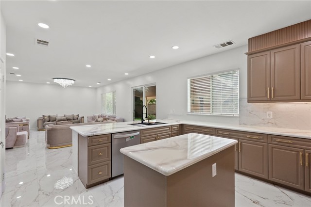 Detail Gallery Image 13 of 30 For 3630 Pillsbury, Lancaster,  CA 93536 - 5 Beds | 3 Baths