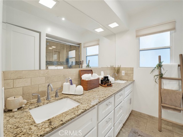 Detail Gallery Image 15 of 27 For 10335 Orton Ave, Los Angeles,  CA 90064 - 3 Beds | 2/1 Baths