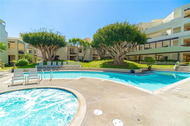 520 The Village, Redondo Beach, California 90277, 2 Bedrooms Bedrooms, ,2 BathroomsBathrooms,Residential,Sold,The Village,PW22208264