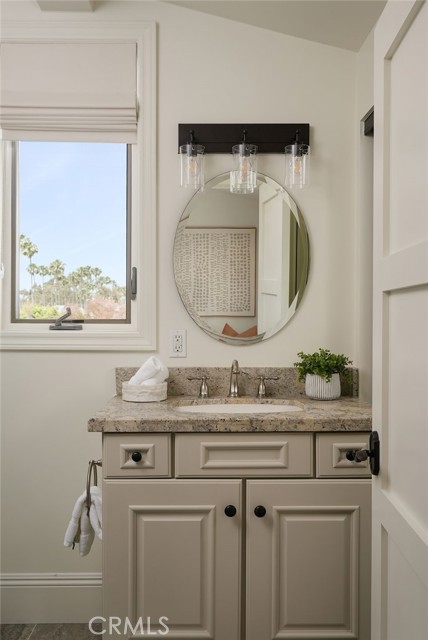 412 1/2 Goldenrod Avenue, Corona del Mar CA: https://media.crmls.org/medias/56f87436-9d26-4bd3-bf5d-86e0d10babcd.jpg