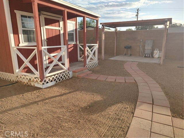 7870 Hopi Trail, Yucca Valley CA: https://media.crmls.org/medias/56f8c2b8-f606-44fe-a5bc-854bf43dd9c2.jpg