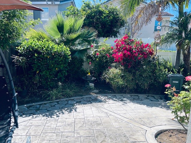 2 Maison, Aliso Viejo CA: https://media.crmls.org/medias/56f90621-deb5-4575-a71d-503c7a037384.jpg