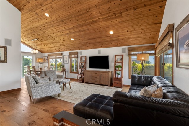 27492 Via Valor, Dana Point CA: https://media.crmls.org/medias/56f9135b-5c96-452a-8115-9bad2d04af24.jpg