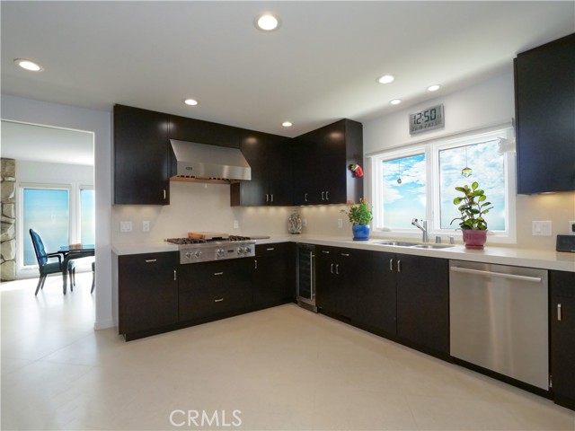 43 Oceanaire Drive, Rancho Palos Verdes CA: https://media.crmls.org/medias/56f934ff-139c-4f9d-965f-000dedc299f9.jpg