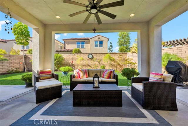 Detail Gallery Image 4 of 59 For 1270 E Providence Loop, Placentia,  CA 92870 - 4 Beds | 4/1 Baths