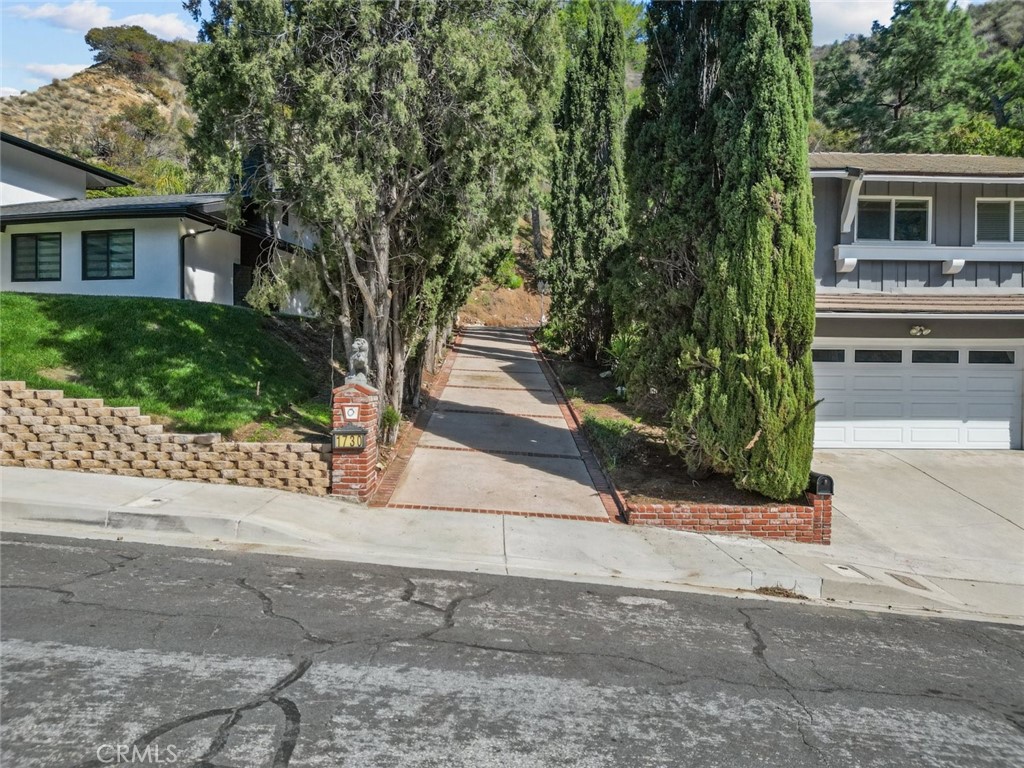 1730 Hillfair DriveGlendale img 1