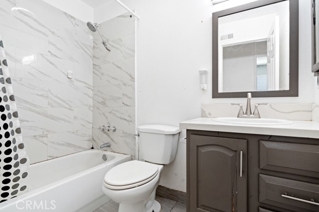 2235 W Avenue K14, Lancaster CA: https://media.crmls.org/medias/56f9d1d6-0e76-4dc3-b7dc-03c4ca21f22c.jpg