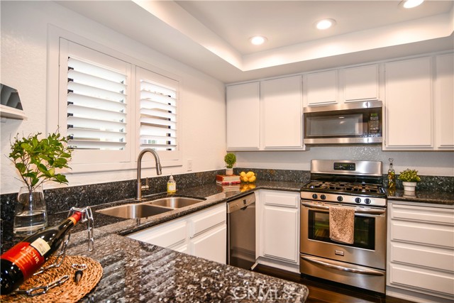 Detail Gallery Image 5 of 45 For 16551 Grunion Lane #204,  Huntington Beach,  CA 92649 - 2 Beds | 2 Baths