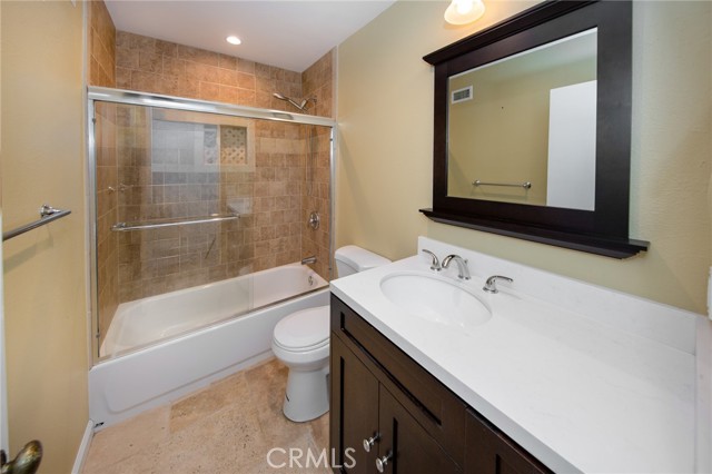 Detail Gallery Image 17 of 22 For 22044 Mayall St, Chatsworth,  CA 91311 - 4 Beds | 2/1 Baths