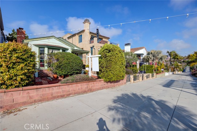 341 4th Street, Manhattan Beach, California 90266, 2 Bedrooms Bedrooms, ,1 BathroomBathrooms,Residential,Sold,4th,SB22011102