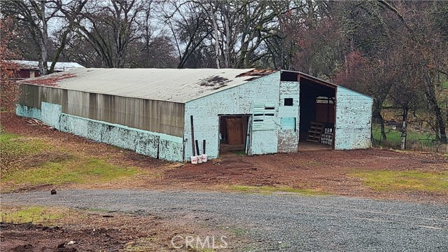9176 Upper Lake Lucerne Road, Upper Lake CA: https://media.crmls.org/medias/56fb635d-8e7f-406c-9668-3e856df75b06.jpg