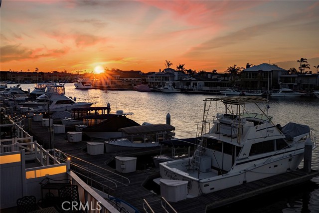4006 Aladdin Drive, Huntington Beach CA: https://media.crmls.org/medias/56fb6aac-aacd-4604-8547-3aa685456282.jpg