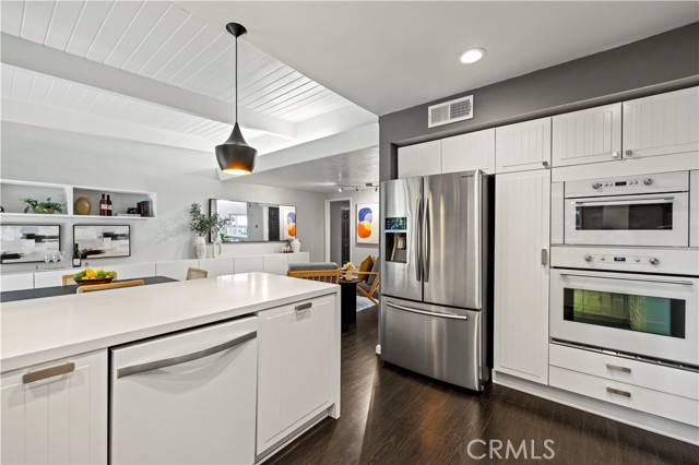 Detail Gallery Image 15 of 55 For 21206 Merridy St, Chatsworth,  CA 91311 - 4 Beds | 3 Baths