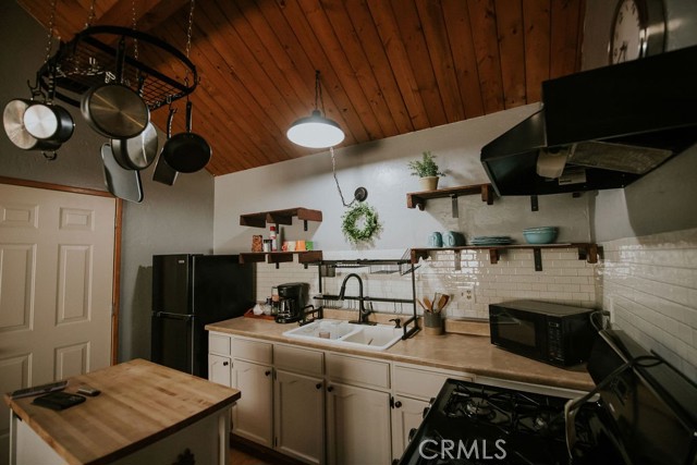 Detail Gallery Image 33 of 41 For 2352 Pine Dr, Arrowbear,  CA 92382 - 3 Beds | 2 Baths