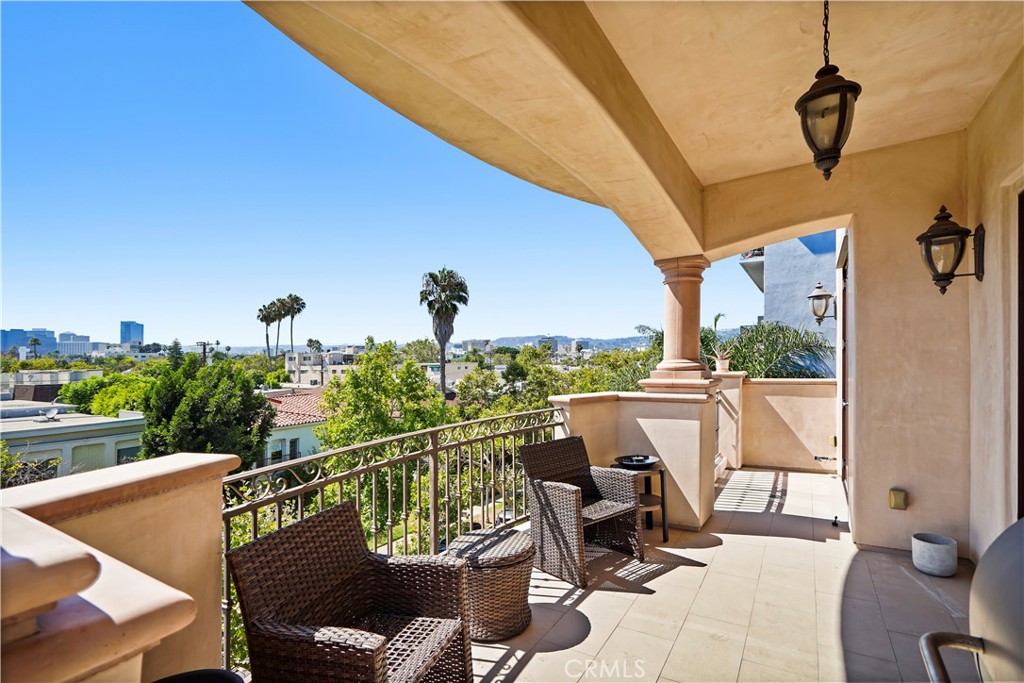 462 S Maple Drive #104 PH