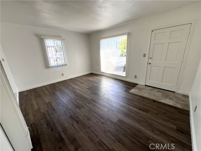 Detail Gallery Image 3 of 13 For 4431 W 166th St, Lawndale,  CA 90260 - 2 Beds | 1 Baths