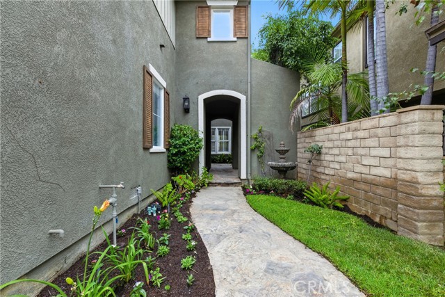 Detail Gallery Image 2 of 25 For 173 Parkside Dr, Simi Valley,  CA 93065 - 4 Beds | 2/1 Baths