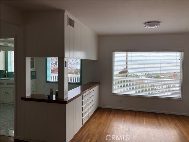 Detail Gallery Image 8 of 12 For 202 via Mesa Grande, Redondo Beach,  CA 90277 - 3 Beds | 2 Baths