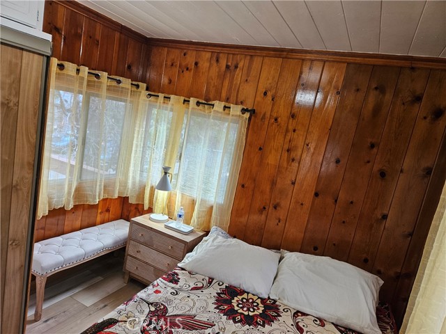 Detail Gallery Image 9 of 26 For 32868 Deer Ln, Running Springs,  CA 92382 - 2 Beds | 2 Baths