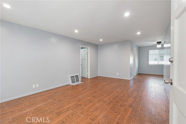 Detail Gallery Image 4 of 20 For 5334 Cleon #1,  North Hollywood,  CA 91601 - 2 Beds | 1 Baths