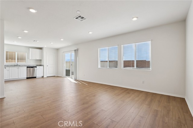 Detail Gallery Image 8 of 35 For 18774 Hampton Ln, Adelanto,  CA 92301 - 3 Beds | 2/1 Baths