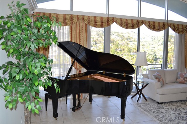 Detail Gallery Image 10 of 55 For 1155 N Brand Bld #1101,  Glendale,  CA 91202 - 3 Beds | 2 Baths