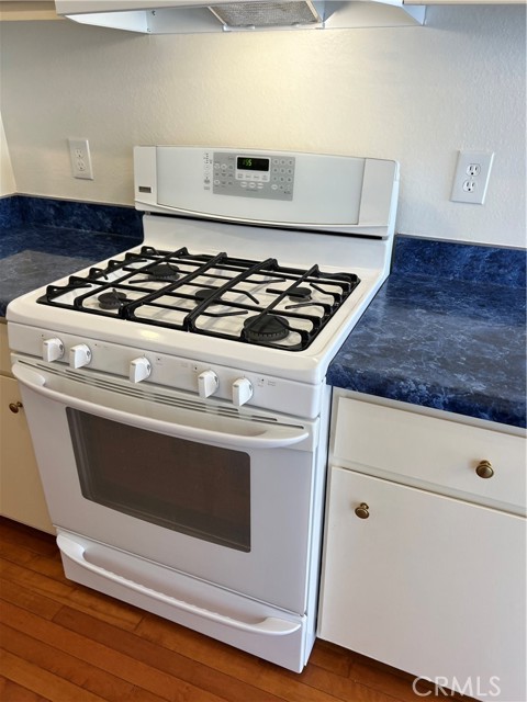 1350 F Cabrillo Park Drive, Santa Ana CA: https://media.crmls.org/medias/57001810-2966-4428-872c-2dcbd9997d03.jpg