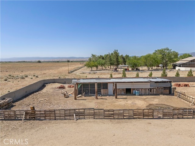 15374 Gaskell Road, Rosamond CA: https://media.crmls.org/medias/5700c8a0-a2bb-428b-8e53-bac663619047.jpg