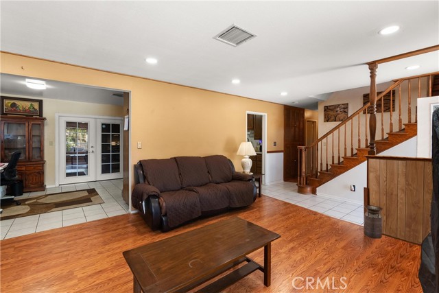 Detail Gallery Image 5 of 23 For 18021 Gulf Ln, Huntington Beach,  CA 92646 - 6 Beds | 4 Baths