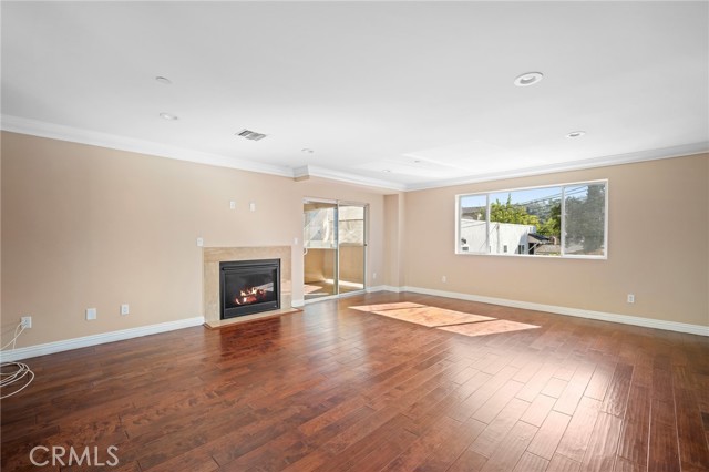 Detail Gallery Image 9 of 31 For 10118 Fernglen #1,  Tujunga,  CA 91042 - 3 Beds | 2/1 Baths