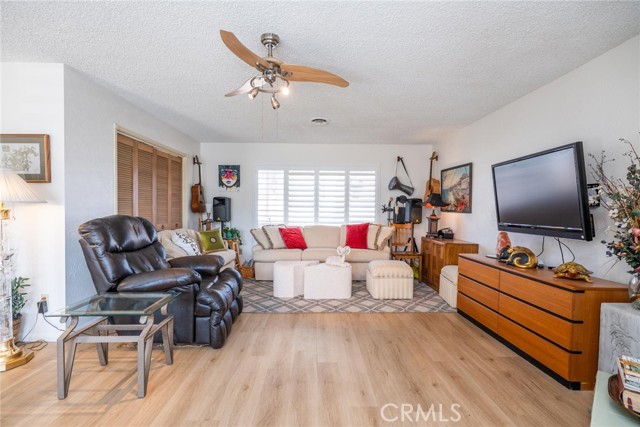 Detail Gallery Image 14 of 42 For 40480 Melrose Ave, Hemet,  CA 92545 - 3 Beds | 2/1 Baths