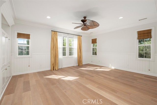 20 Townsend, Irvine CA: https://media.crmls.org/medias/57028f8c-beff-461c-a7c2-bbf75366f510.jpg