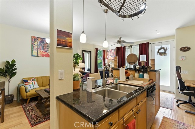 Detail Gallery Image 5 of 23 For 5512 W 149th Pl #7,  Hawthorne,  CA 90250 - 2 Beds | 2 Baths