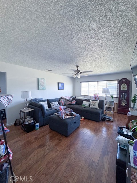 Detail Gallery Image 7 of 18 For 1140 Front St, Livingston,  CA 95334 - 3 Beds | 2 Baths