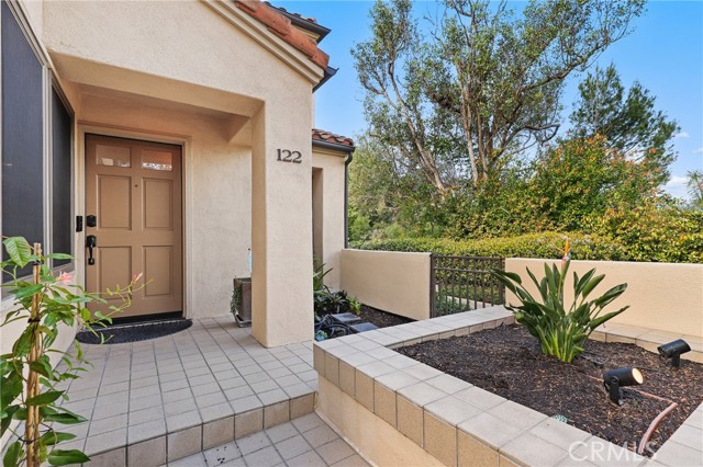 Detail Gallery Image 2 of 24 For 122 Corsica, Newport Beach,  CA 92660 - 2 Beds | 2 Baths